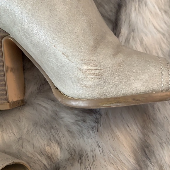 G BY GUESS Heeled Booties - Picture 4 of 8